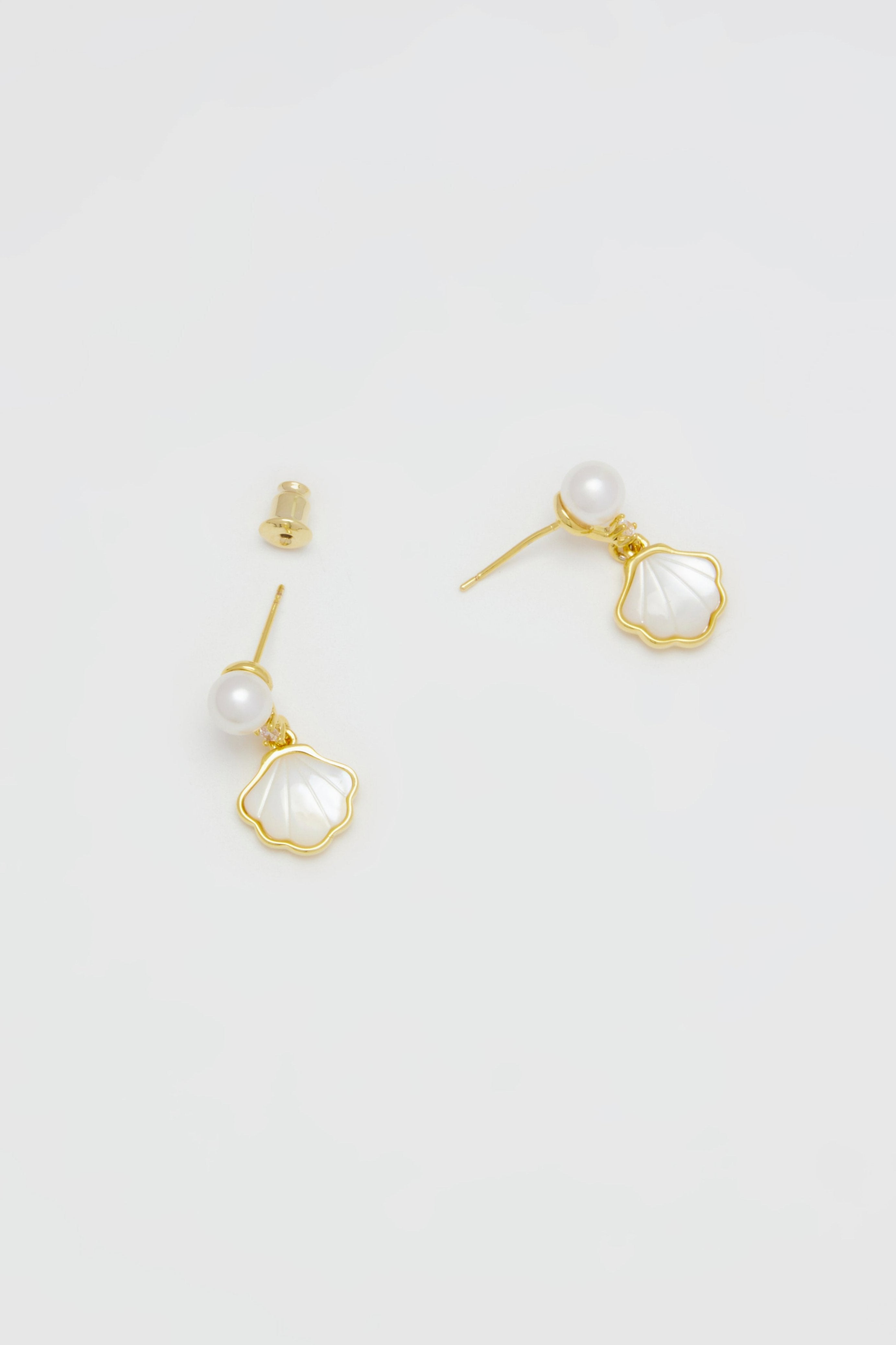 Seashell Mother of Pearl Stud Earrings