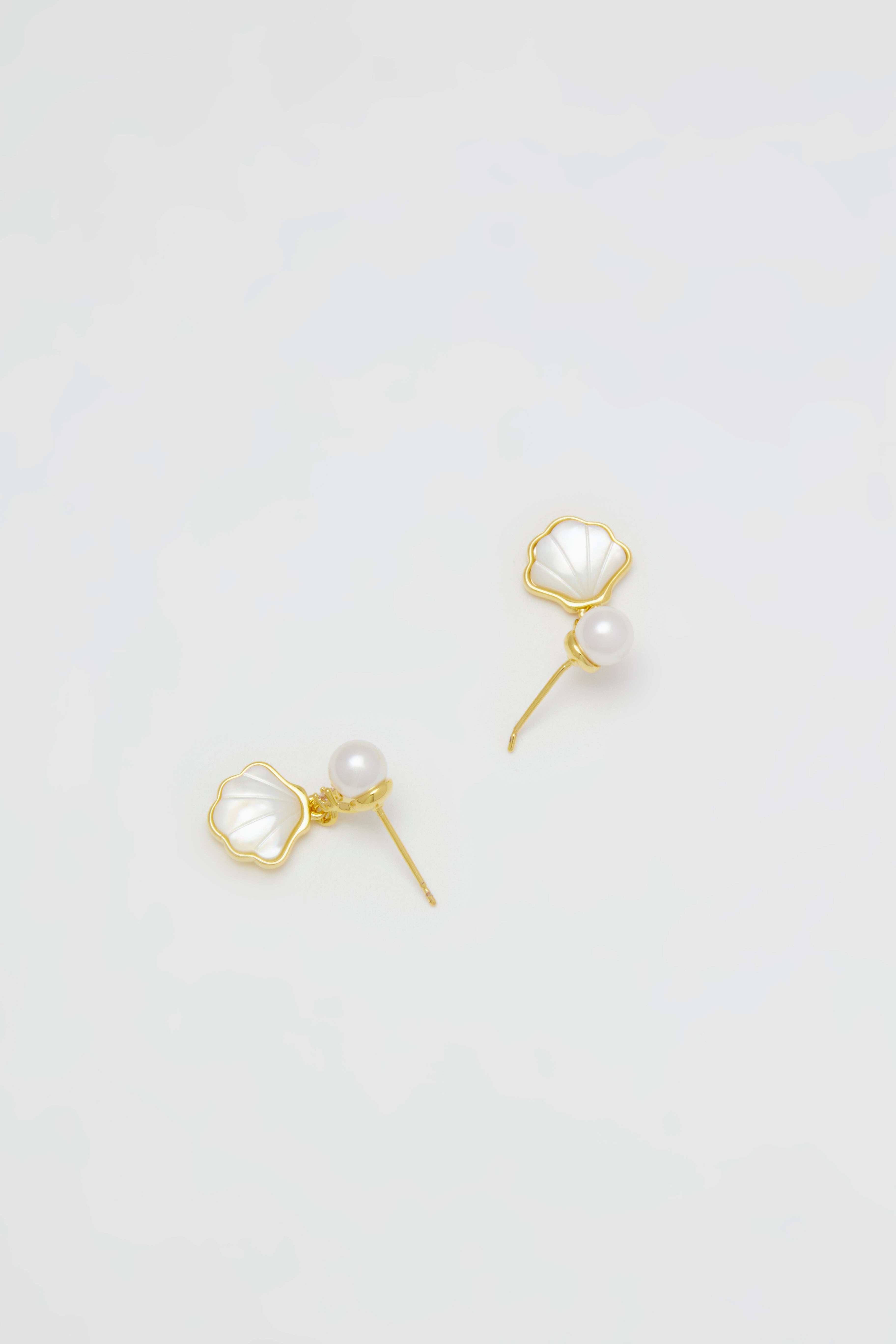 Seashell Mother of Pearl Stud Earrings