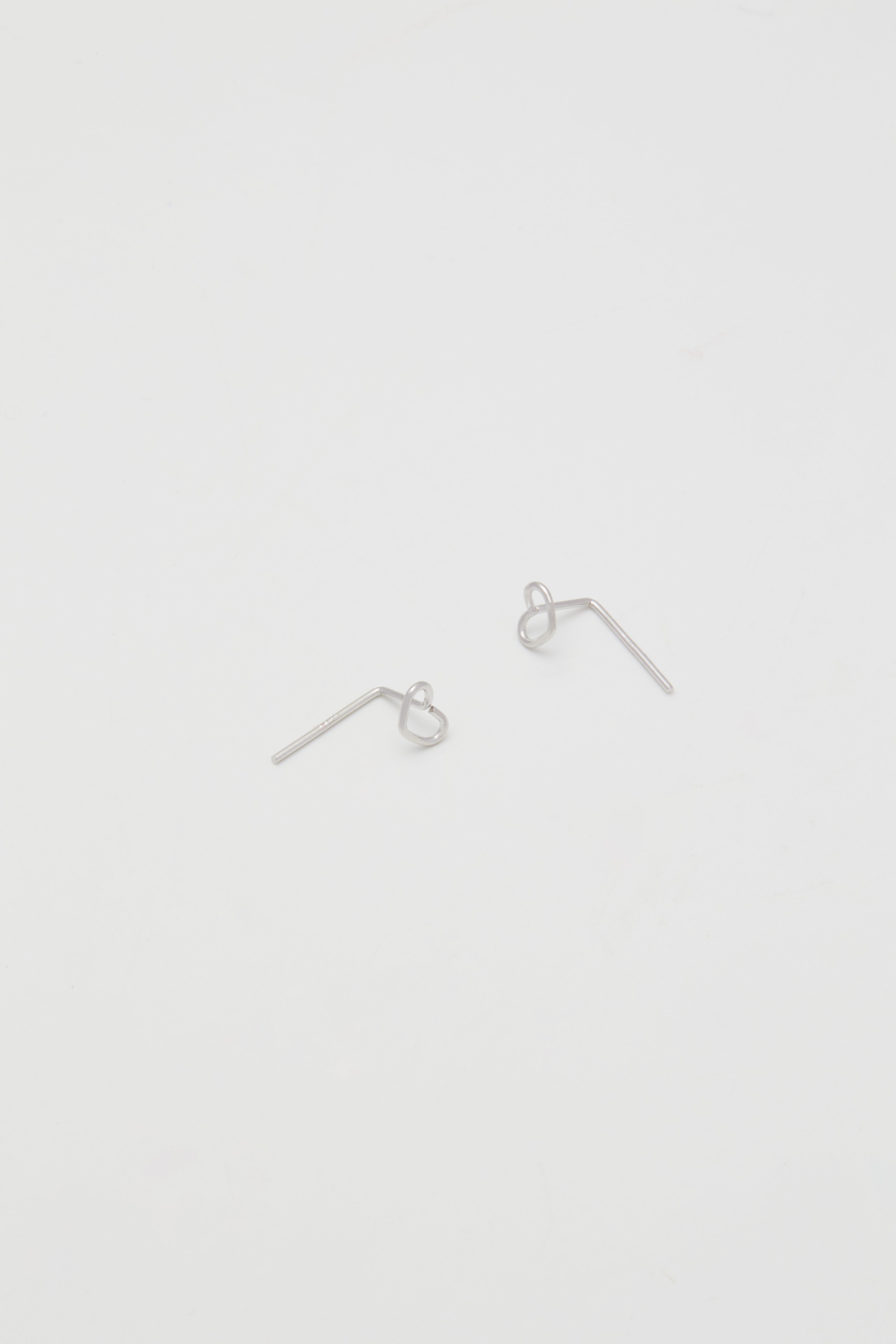 Sterling-Small wire heart stud earrings