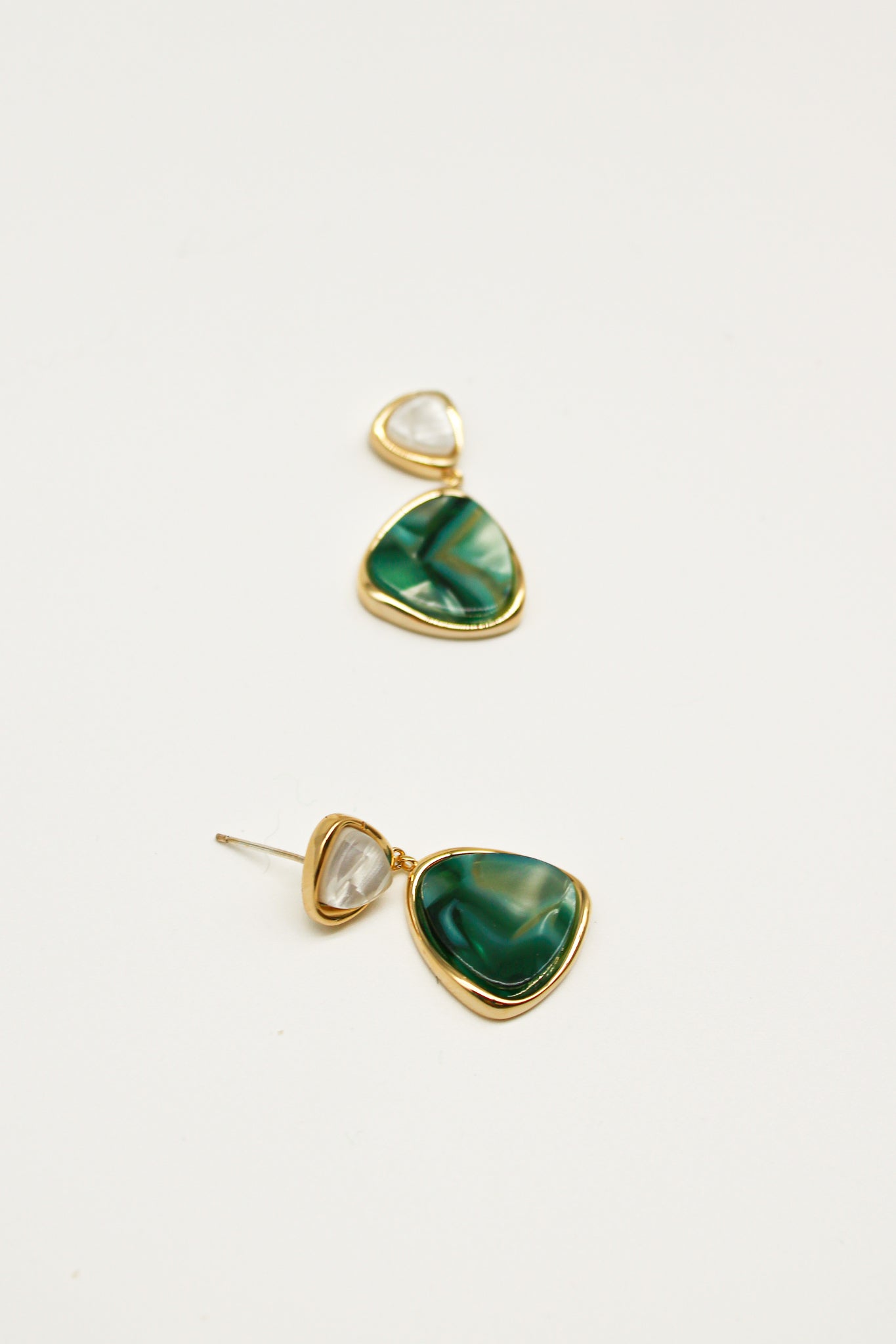 Ada Diamond Shape Green Resin Earrings