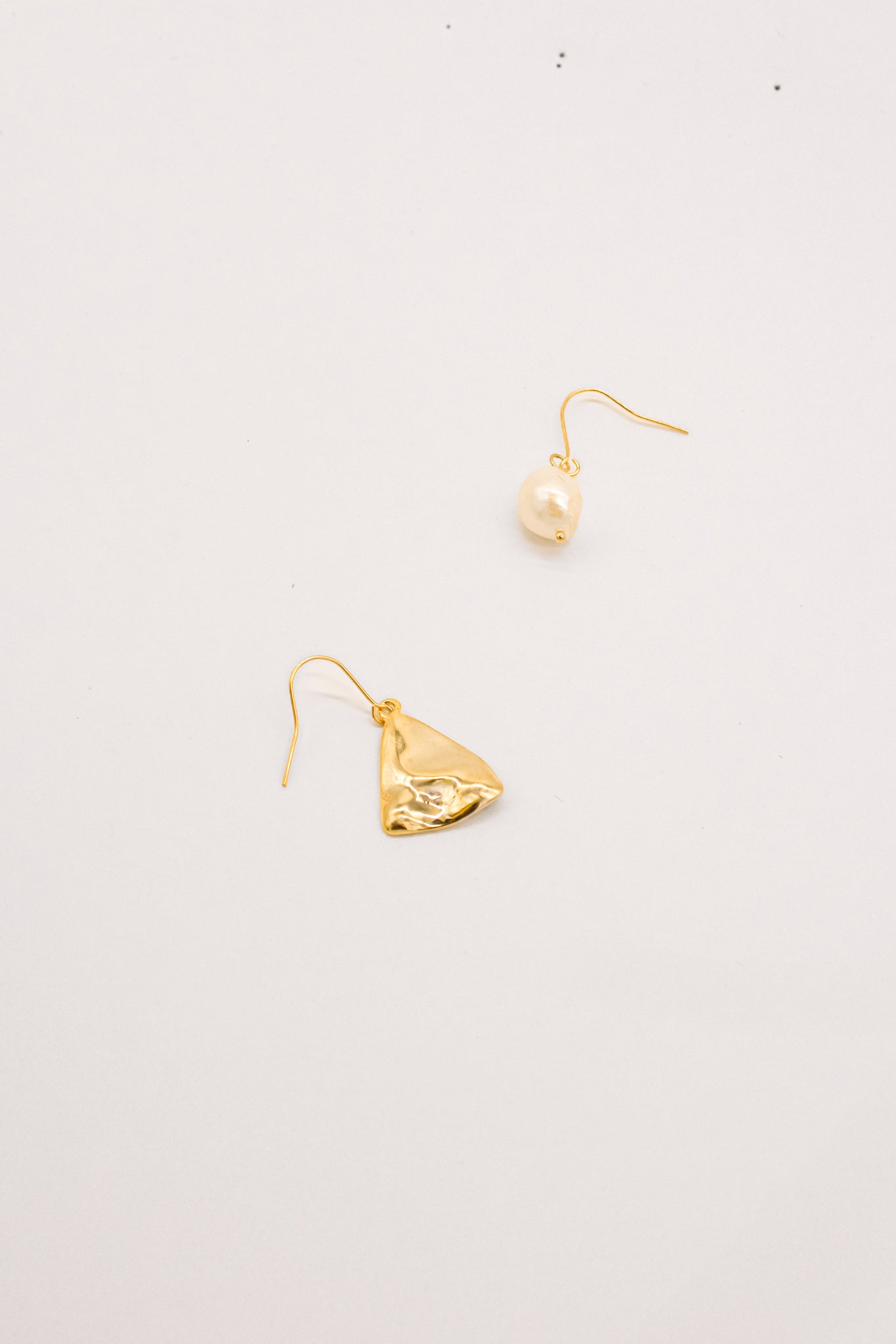 Jin Triangle Pearl Gold Earrings