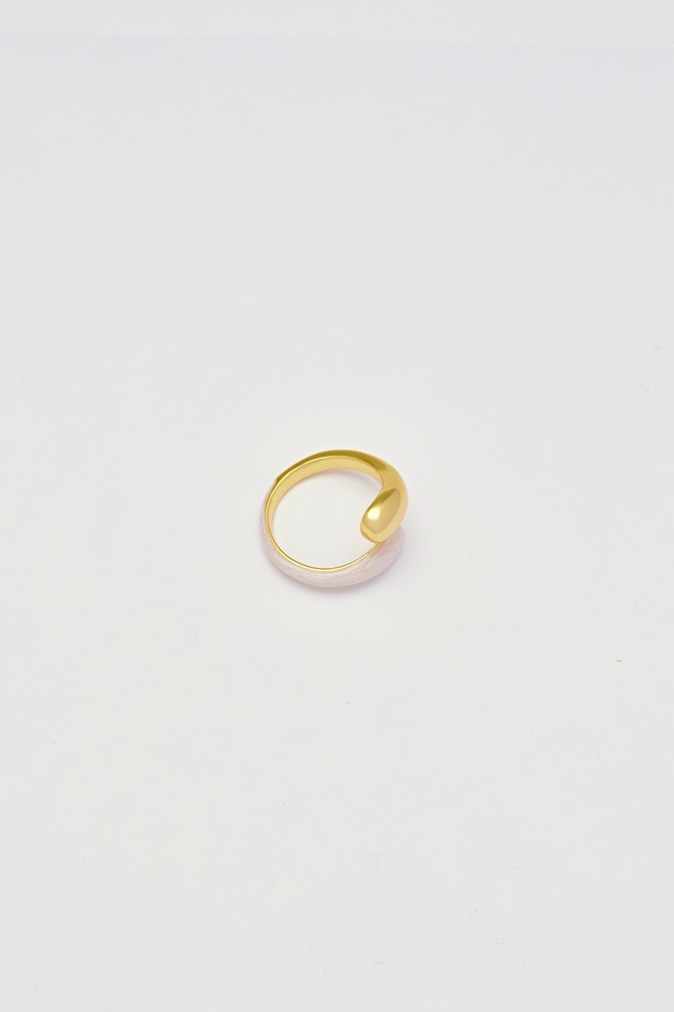 Overlap Round Pink Enamel Gold Ring